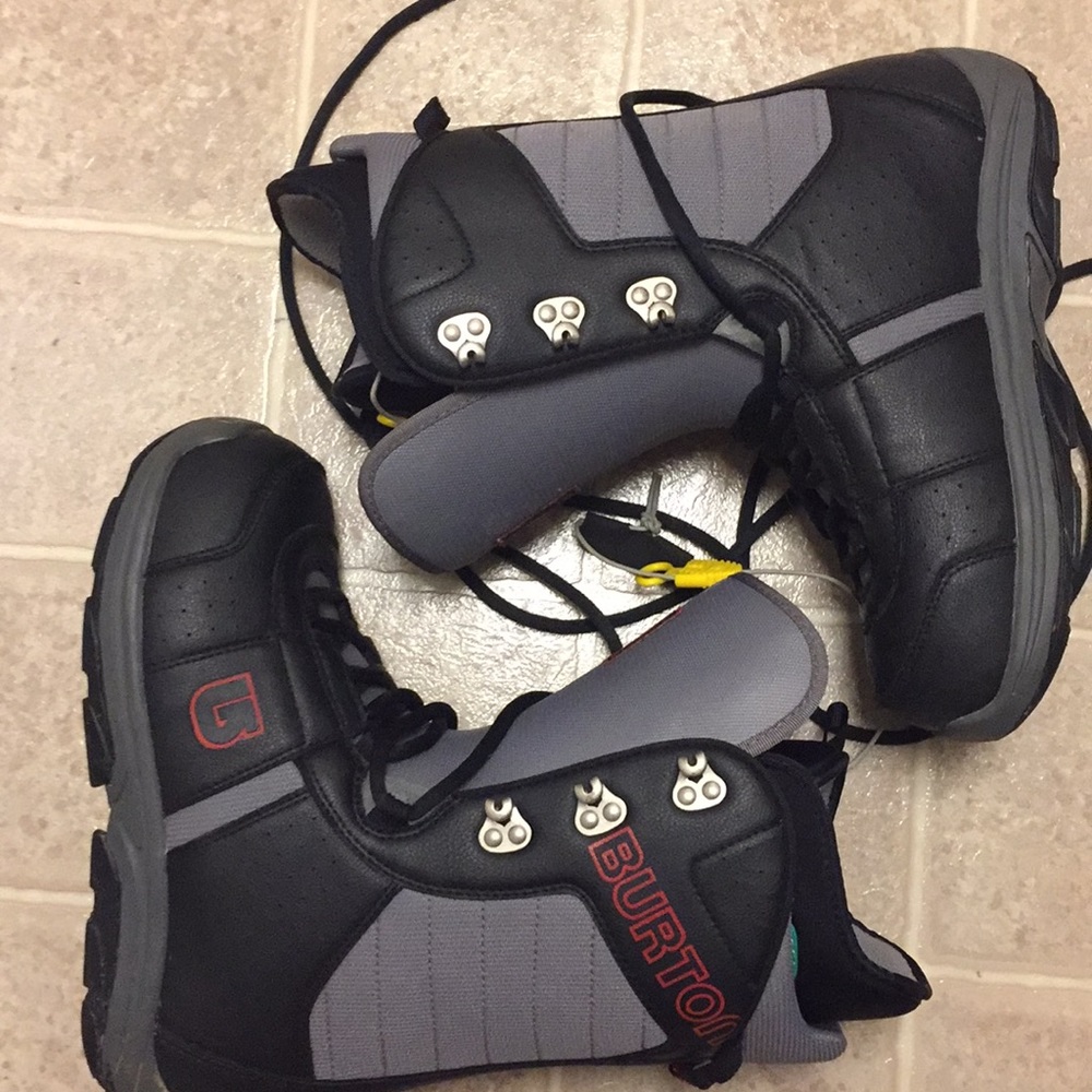 Burton Tribute mens’ 7.5 US snowboard boots